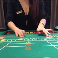 Responsible gaming message beside Golden Ox browsing on gk2222
